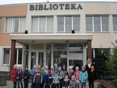 KLASA I B SP NA ZAJĘCIACH W BIBLIOTECE MIEJSKIEJ W GOLENIOWIE