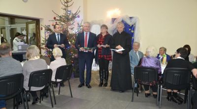 Przedświąteczne spotkanie przy opłatku i wigilijnym stole