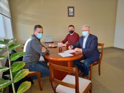 Podpisana umowa na przebudowę świetlicy i remizy w Redle
