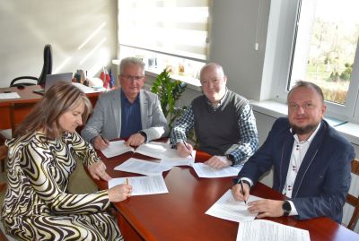 Podpisanie porozumień na realizację dróg powiatowych Nr 4159Z od węzła "Osina" drogi ekspresowej S6 do granic miejscowości Węgorza oraz Nr 4161Z w miejscowości Osina wraz z budową kanalizacji deszczowej