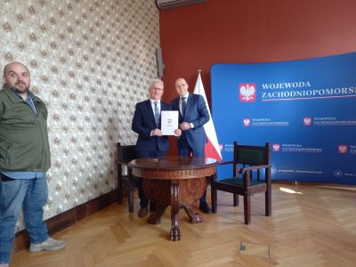 Umowy na dofinansowanie programów „Asystent osobisty osoby z niepełnosprawnością” i „Opieka wytchnieniowa” w Gminie Osina podpisane