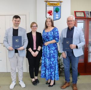 Podpisanie umów na projekty budowlane dot. świetlic w Przypólsku i Kikorzy