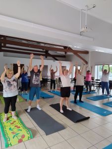 Seniorzy nie rdzewieją – tylko się rozciągają! 💪😄