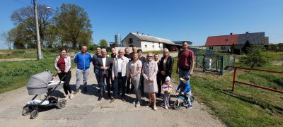 Przekazanie terenu budowy drogi do nowopowstającego osiedla domów jednorodzinnych nad jeziorem w miejscowości Kościuszki